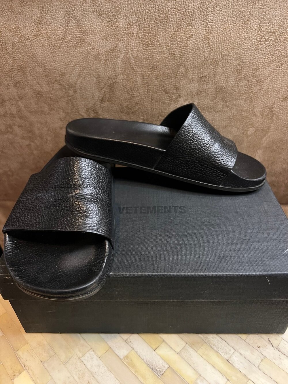 VETEMENTS Textured Leather Slides